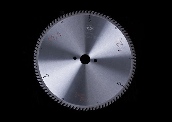 Le CTT de affilage en acier de panneau en métal de la coutume SKS Japon scie les lames 300x3.2x2.2x30x96T