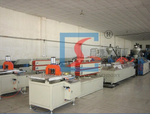 Ligne en plastique en bois jumelle d'extrusion de boudineuse à vis pour le panneau de plafond