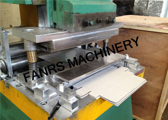 La fixation de boîte de papier scie la machine à relier de lame avec la coupe de alimentation automatique