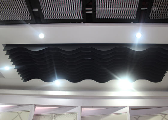 J de bordage a formé le plafond linéaire de flottement embrochable couvre de tuiles le plafond suspendu en aluminium fait sur commande de bande en métal