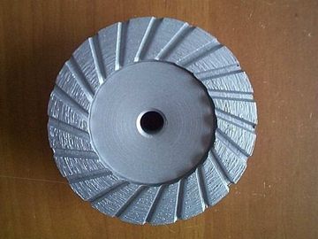 Le type de Turbo disques de meule de tasse de diamant pour la broyeur de béton/4 pouces roule