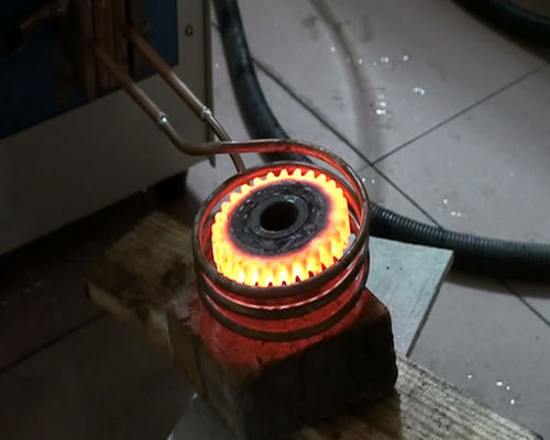 machine d'équipement de chauffage par induction du rendement élevé 100KW pour la vitesse éteignant, 360V-520V