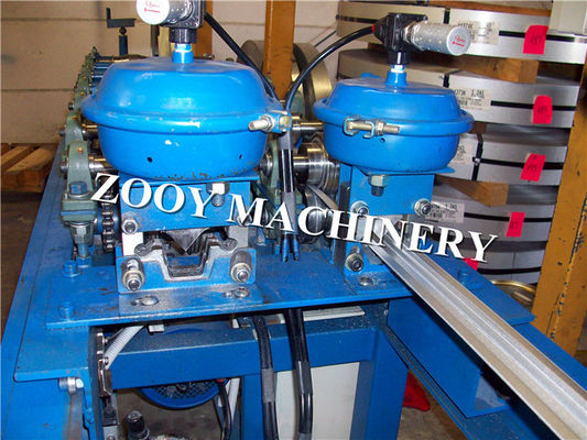 Le goujon et la voie en aluminium de cloison sèche de tôle roulent formant la machine avec la coupe hydraulique